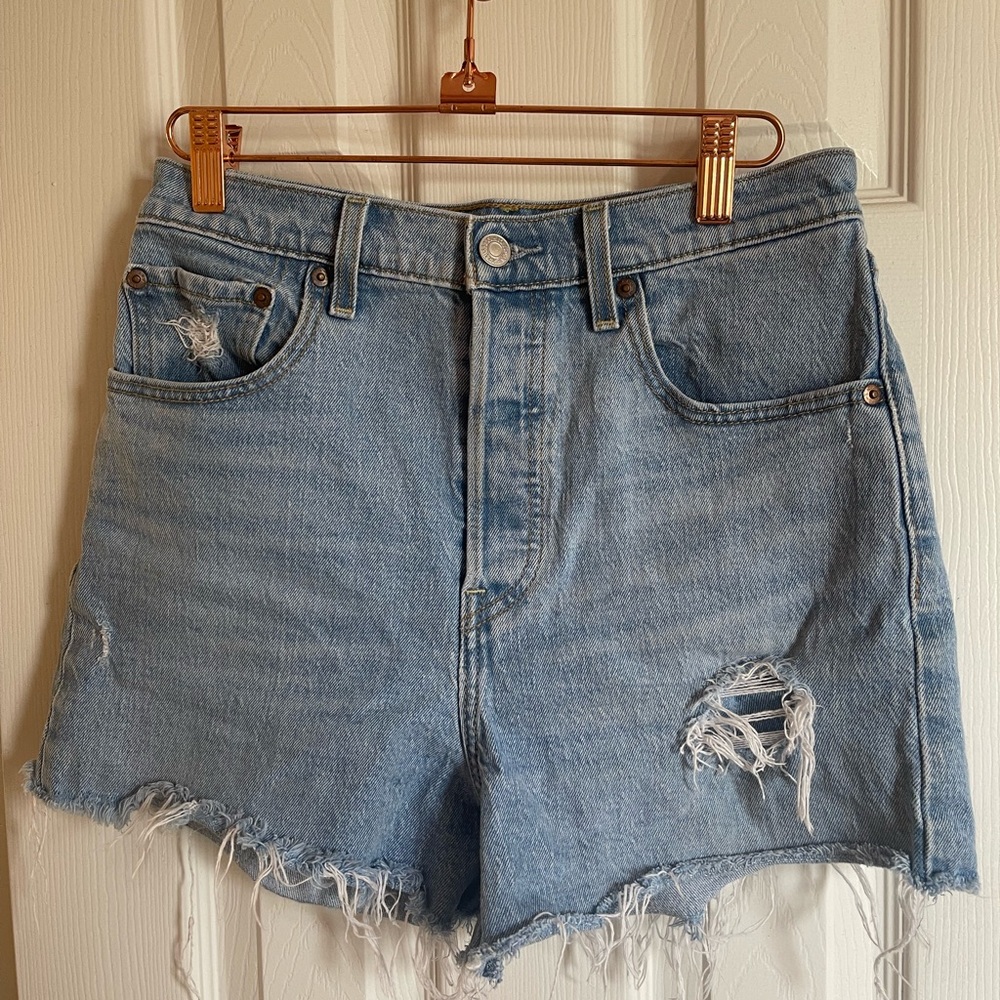 Levi’s Ribcage Shorts